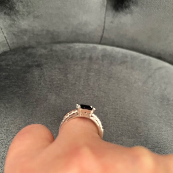 Sterling silver princess cut blue sapphire and cubic zirconia ring. Sz: 10 - Picture 7 of 8